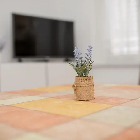 Mar